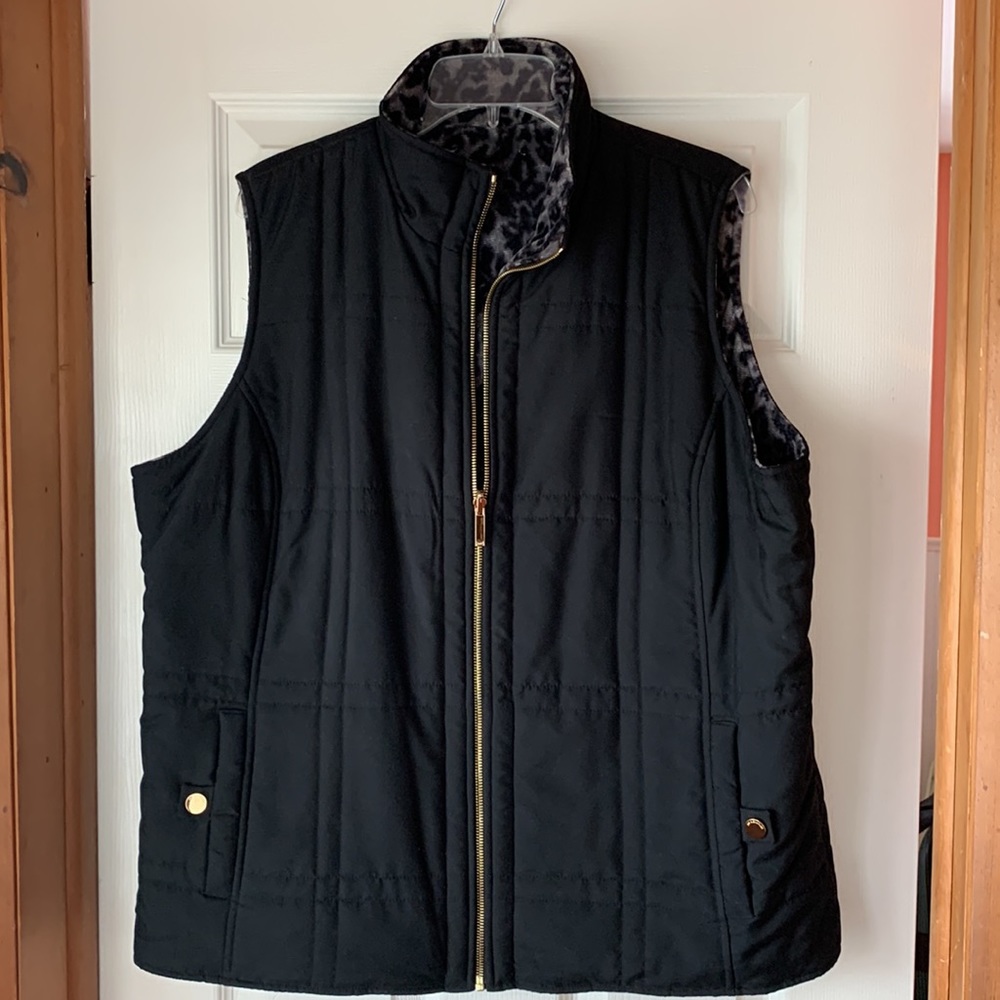 Jones New York Ladies reversible zippered vest-size 1X  Black & Gray faux print